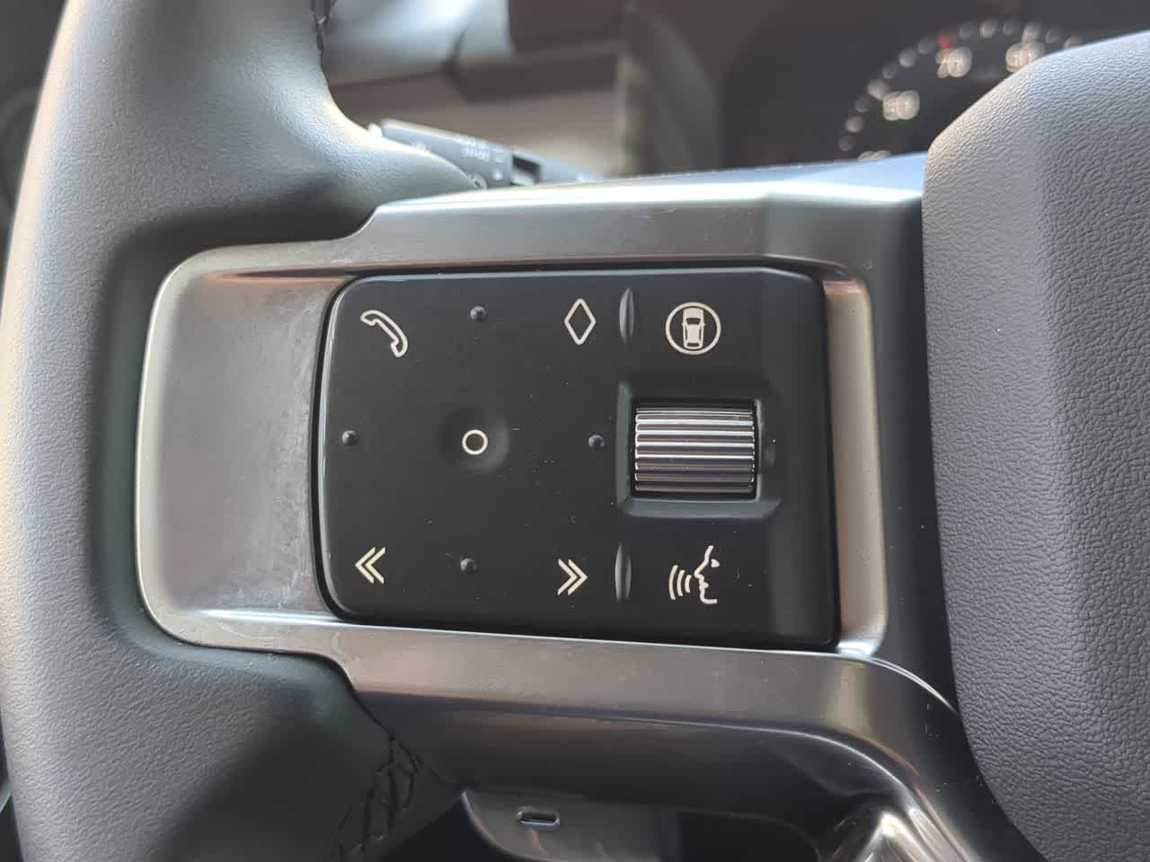 Thumbnail: 2025 Land Rover Discovery - 25