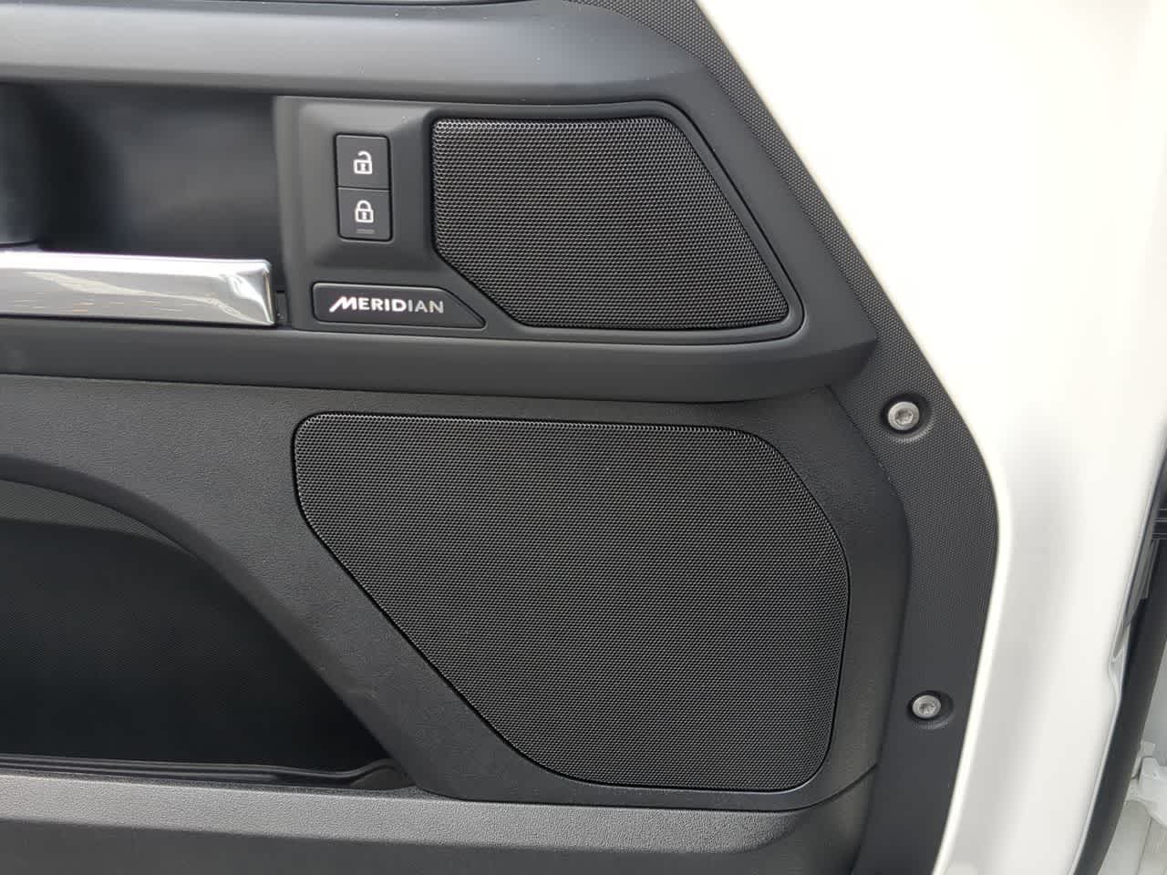 Thumbnail: 2025 Land Rover Defender - 32