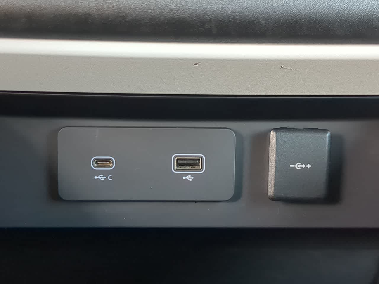 Thumbnail: 2022 Land Rover Defender - 34