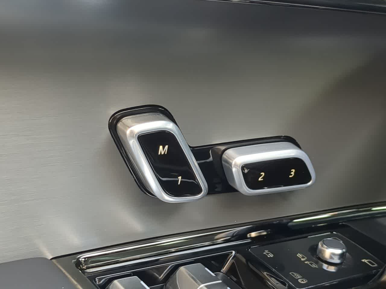 Thumbnail: 2025 Land Rover Range Rover Sport - 16