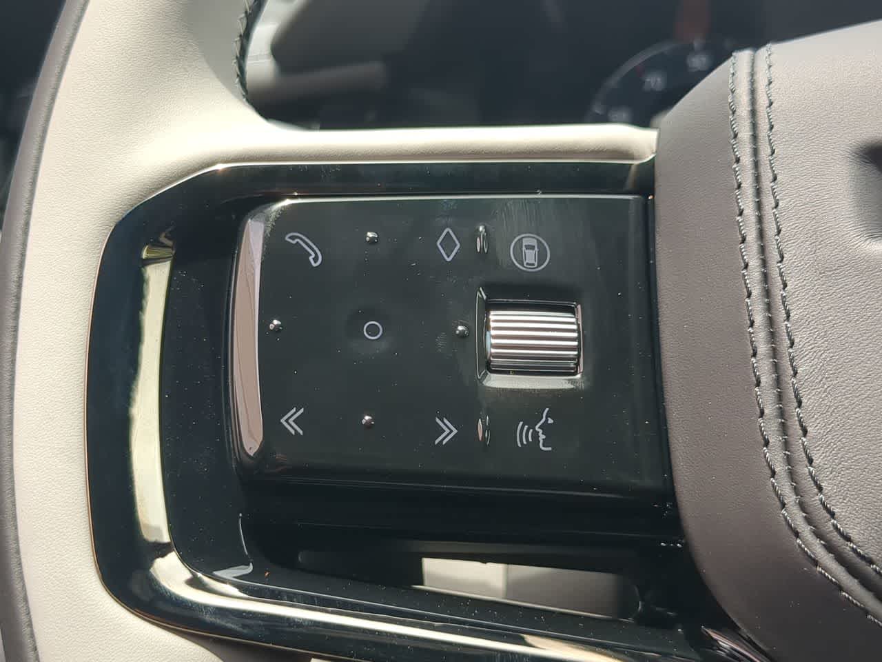 Thumbnail: 2026 Land Rover Range Rover Velar - 26