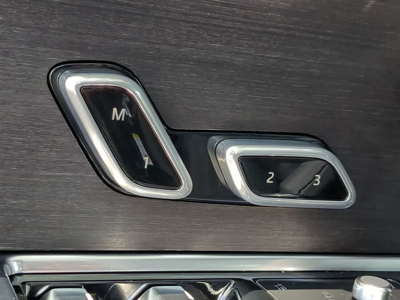 2025 Land Rover Range Rover SE 17