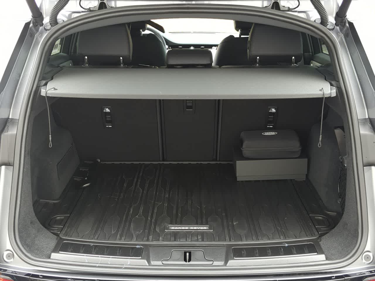 Thumbnail: 2026 Land Rover Range Rover Evoque - 37