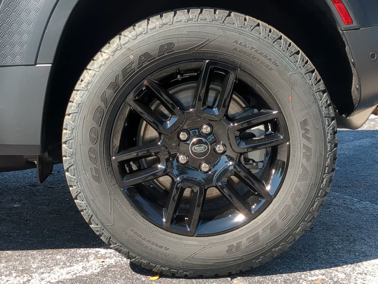 Thumbnail: 2025 Land Rover Defender - 14