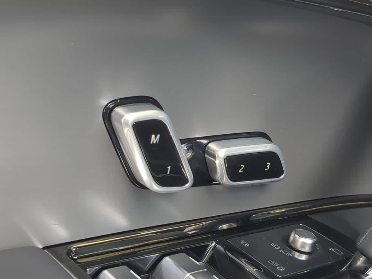 Thumbnail: 2025 Land Rover Range Rover Sport - 17