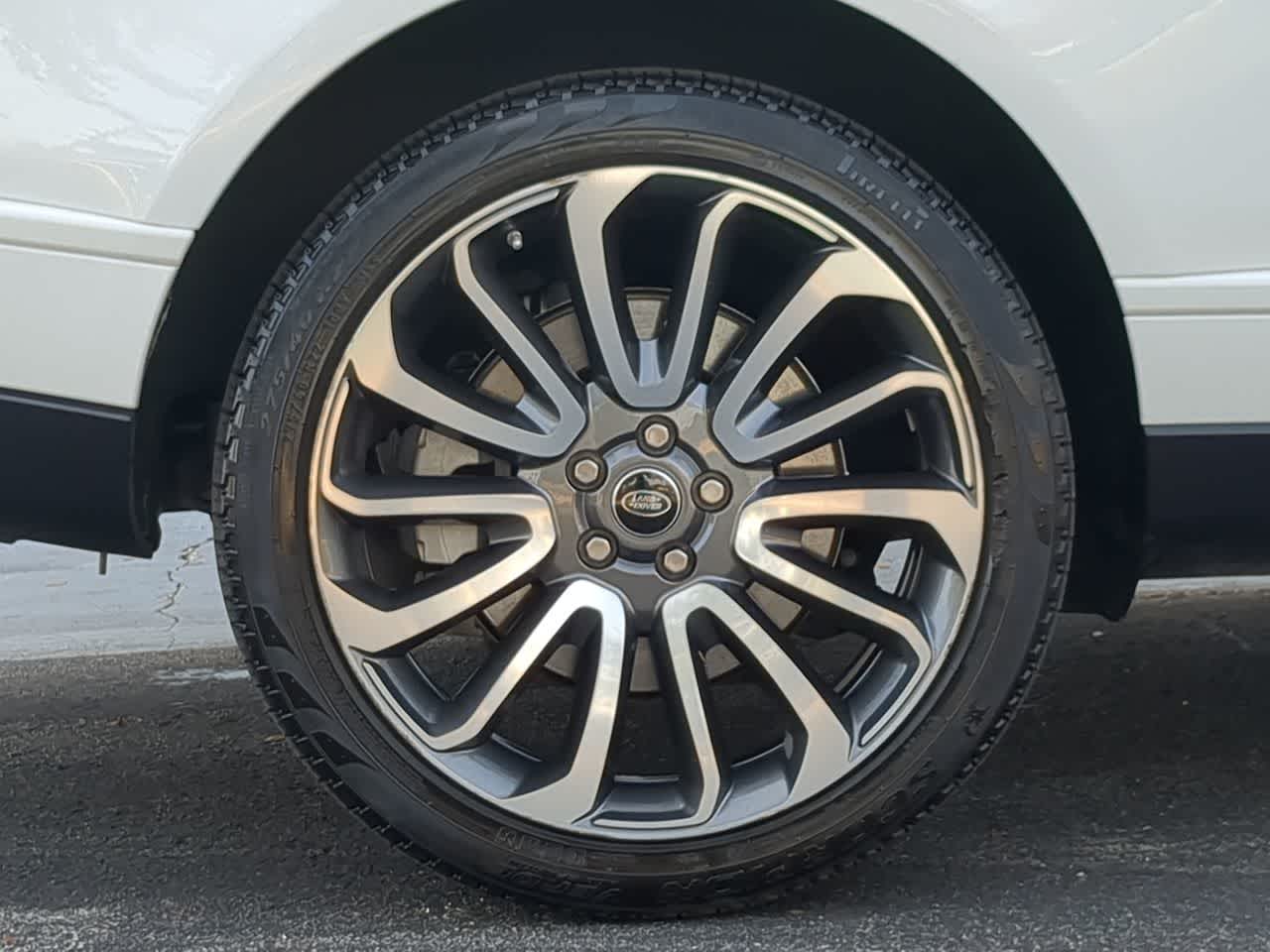 Thumbnail: 2020 Land Rover Range Rover - 14