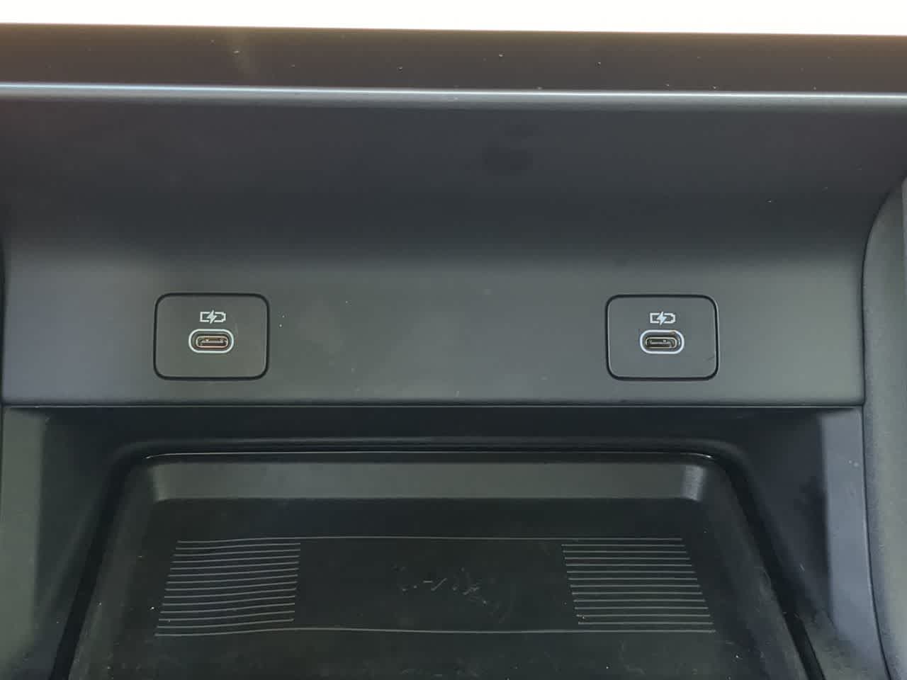 Thumbnail: 2025 Land Rover Discovery Sport - 34