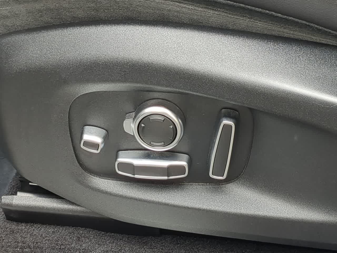 Thumbnail: 2021 Land Rover Range Rover Sport - 17