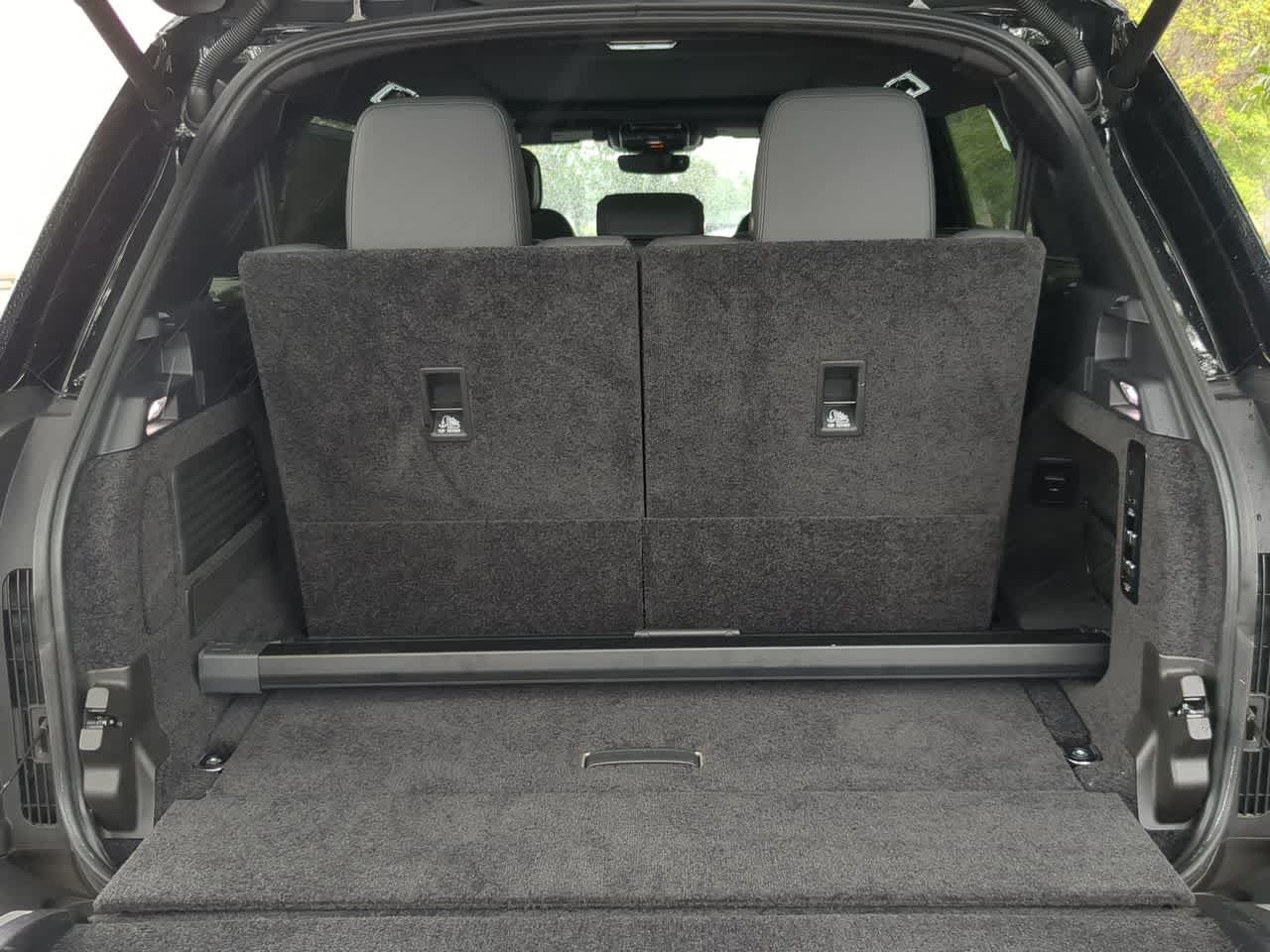 Thumbnail: 2023 Land Rover Range Rover - 34