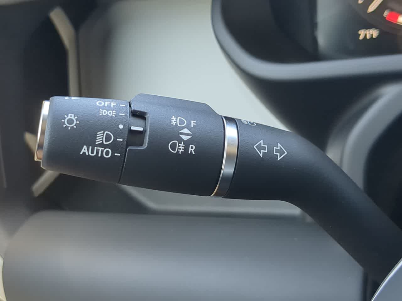 Thumbnail: 2025 Land Rover Defender - 29