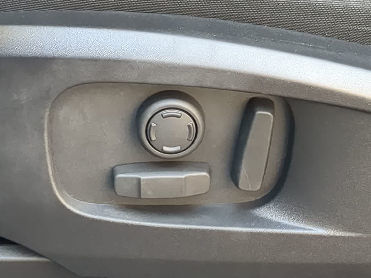 Thumbnail: 2025 Land Rover Defender - 17