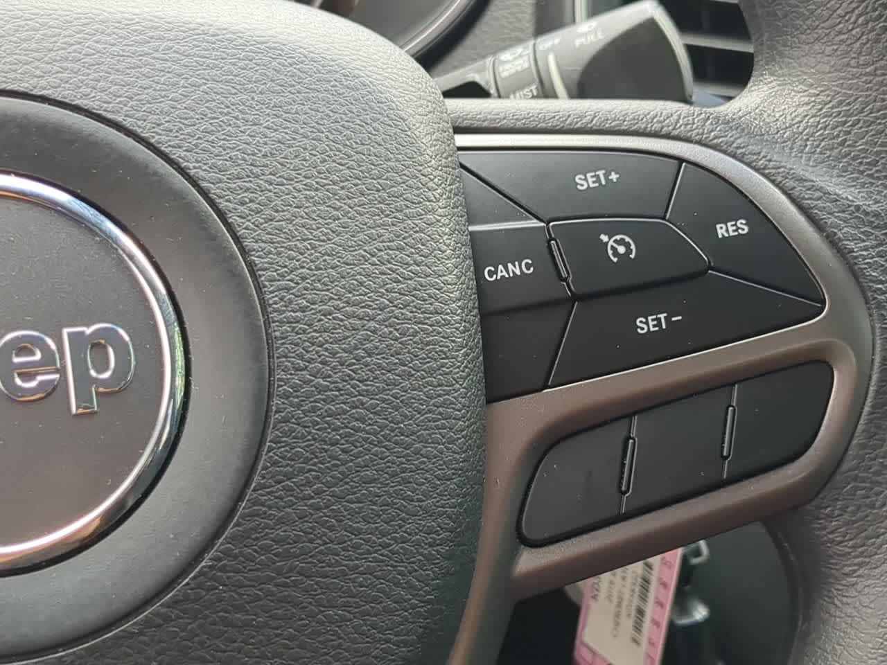 Thumbnail: 2019 Jeep Cherokee - 25