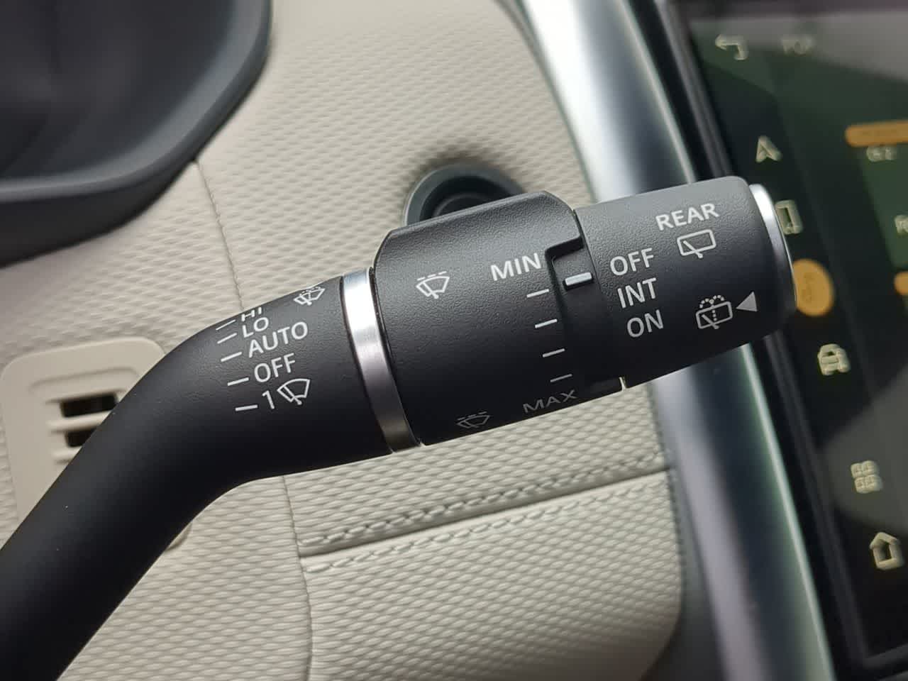 Thumbnail: 2023 Land Rover Discovery - 27