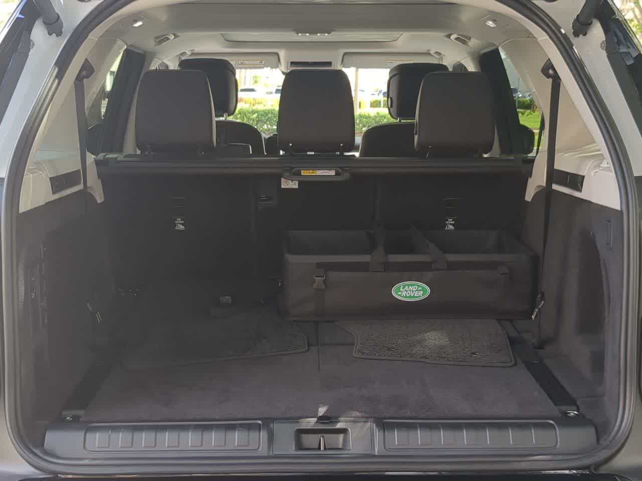 Thumbnail: 2025 Land Rover Discovery - 37