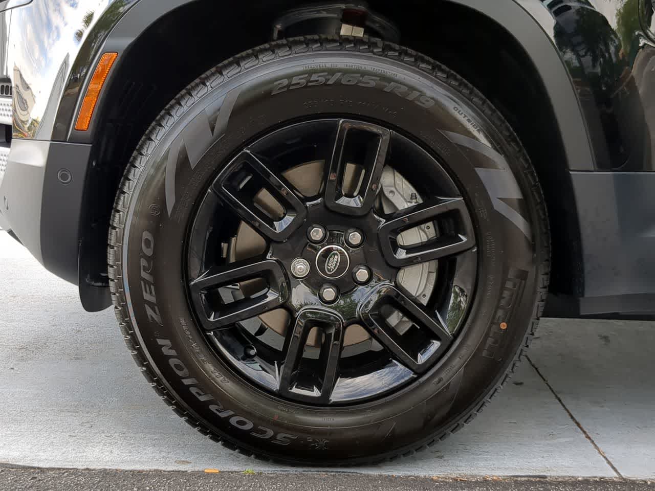 Thumbnail: 2025 Land Rover Defender - 14