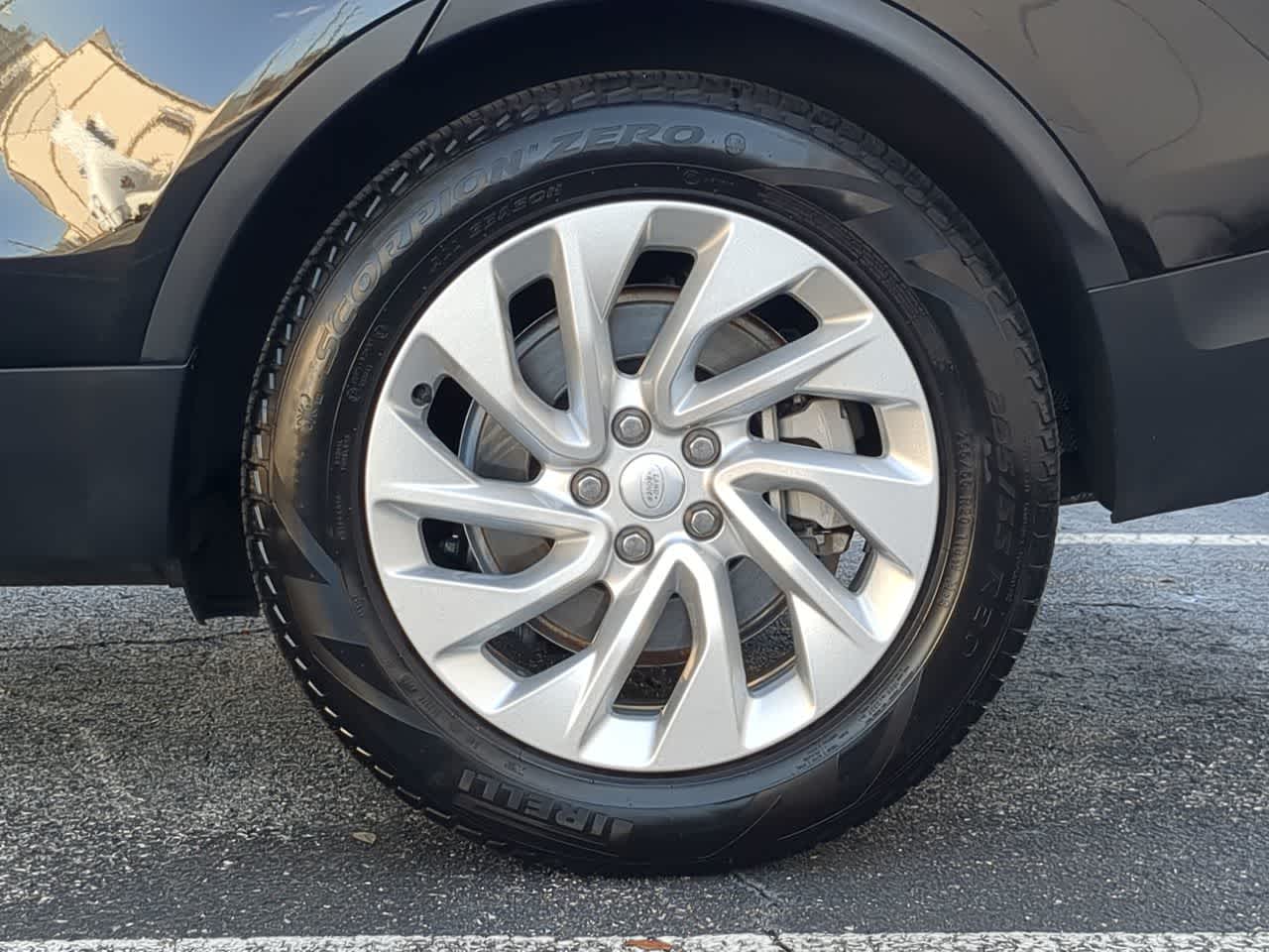 Thumbnail: 2025 Land Rover Discovery - 13