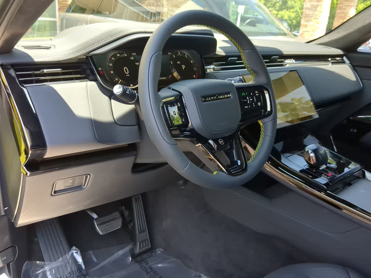 Thumbnail: 2025 Land Rover Range Rover Sport - 10
