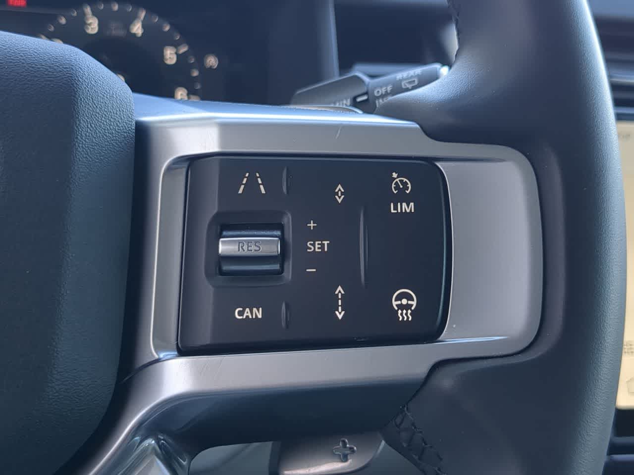 Thumbnail: 2025 Land Rover Discovery - 26