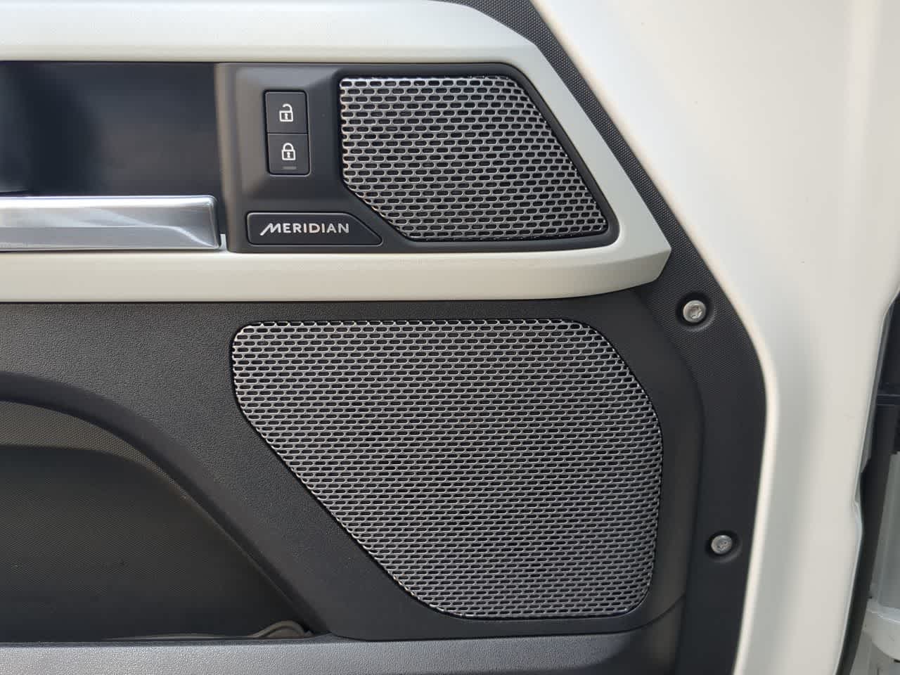 Thumbnail: 2024 Land Rover Defender - 32