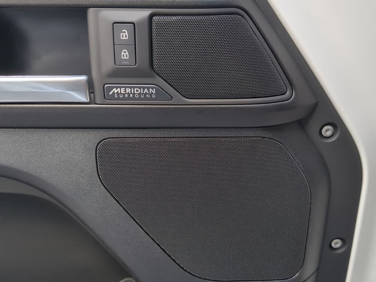 Thumbnail: 2025 Land Rover Defender - 33