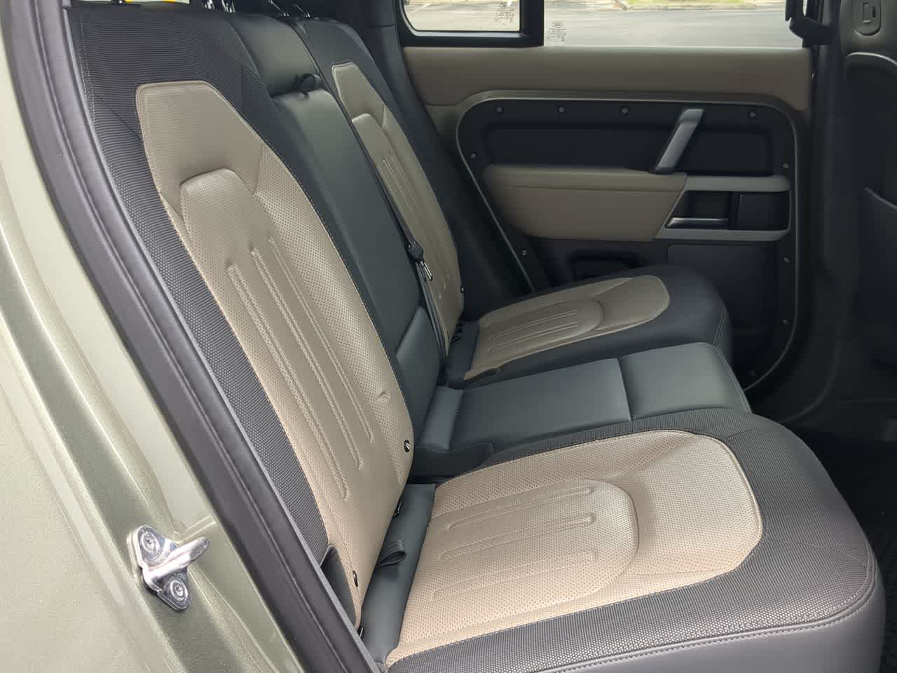 Thumbnail: 2022 Land Rover Defender - 19