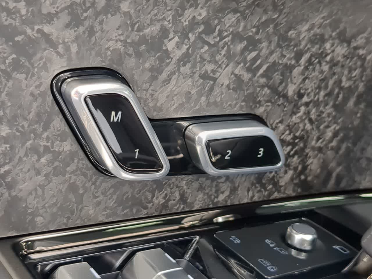 Thumbnail: 2025 Land Rover Range Rover Sport - 18