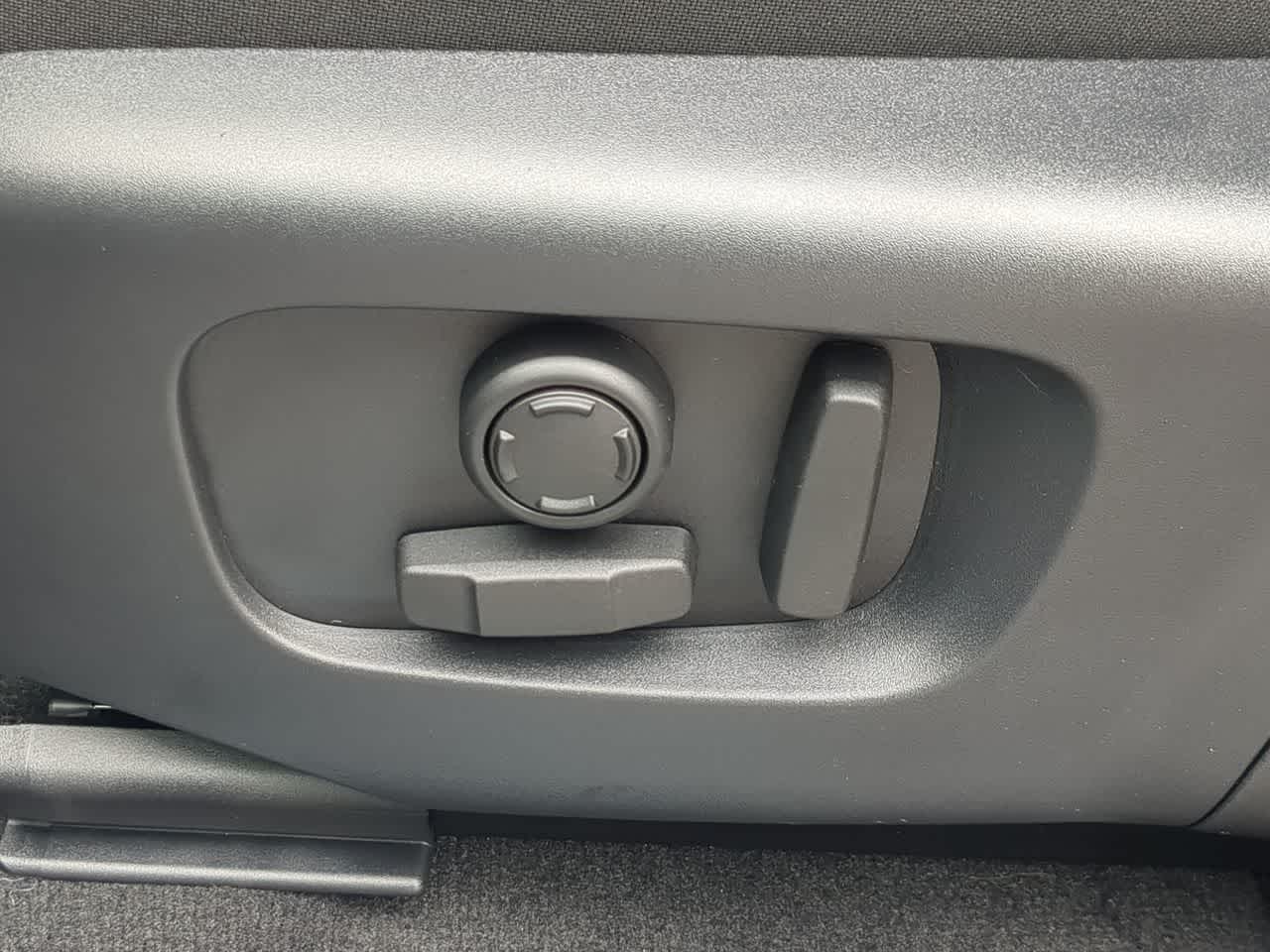 Thumbnail: 2026 Land Rover Range Rover Evoque - 18