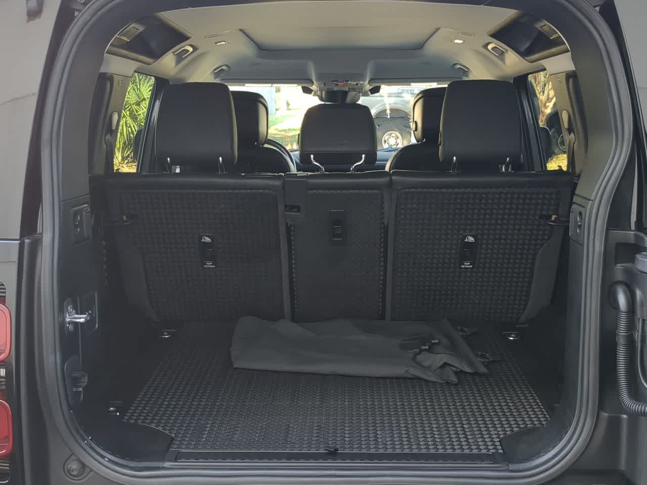 Thumbnail: 2020 Land Rover Defender - 37