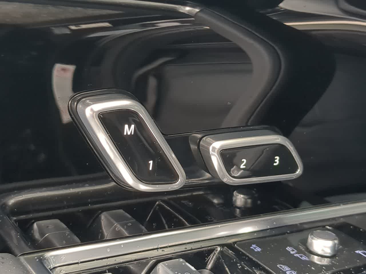 Thumbnail: 2023 Land Rover Range Rover - 16