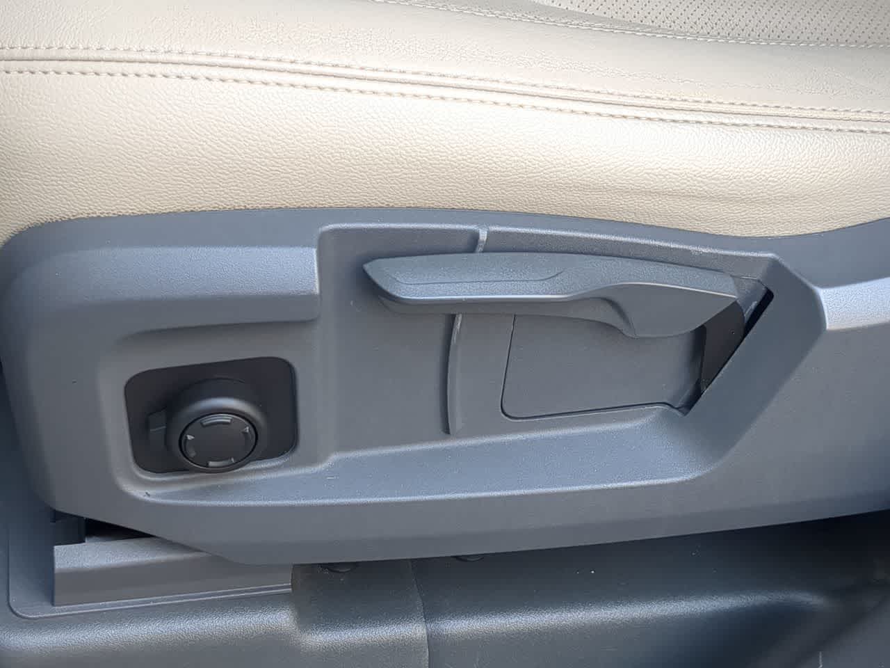 Thumbnail: 2022 Land Rover Defender - 18