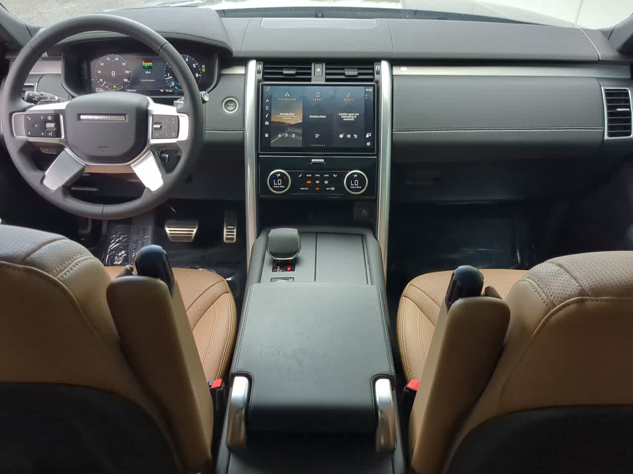 Thumbnail: 2025 Land Rover Discovery - 15