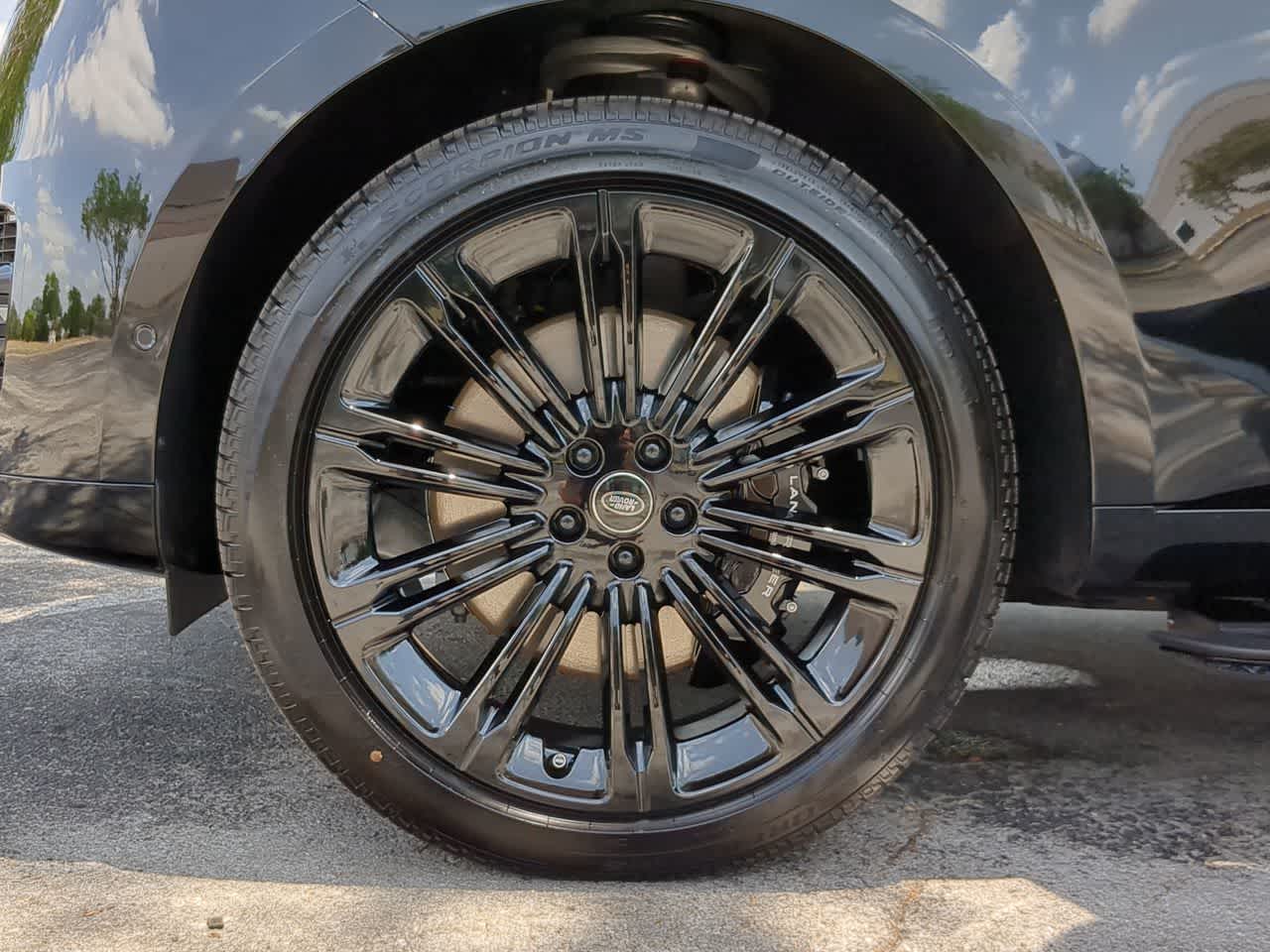 2025 Land Rover Range Rover SE 13