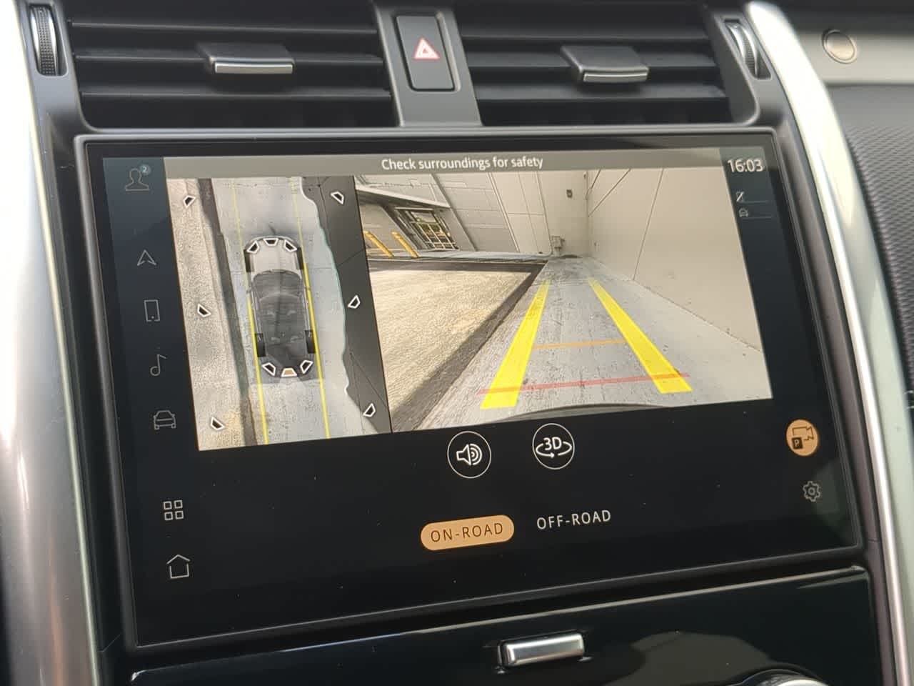 Thumbnail: 2025 Land Rover Discovery - 31