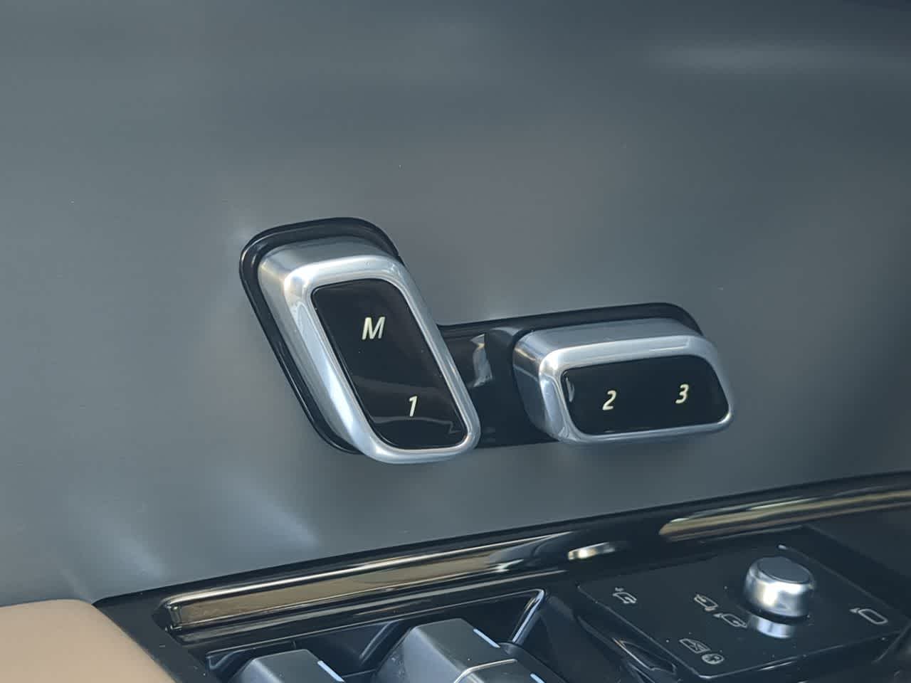 Thumbnail: 2025 Land Rover Range Rover Sport - 16