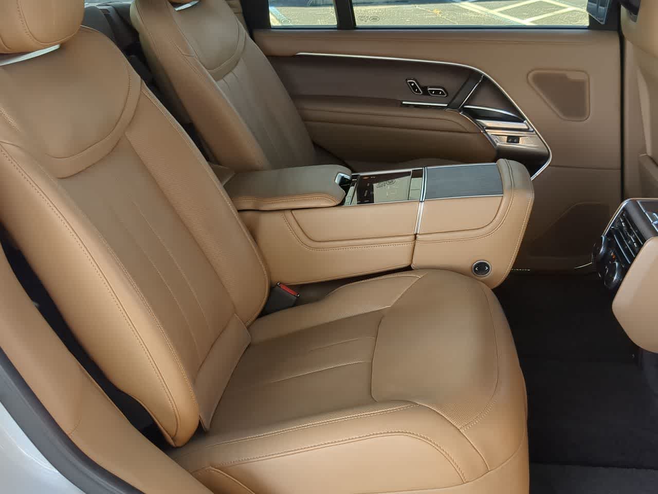 Thumbnail: 2023 Land Rover Range Rover - 21