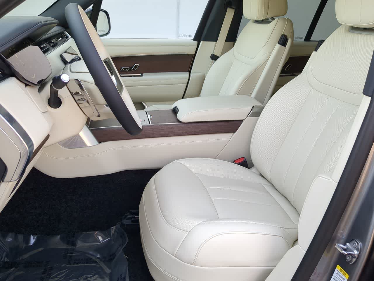 Thumbnail: 2025 Land Rover Range Rover - 16