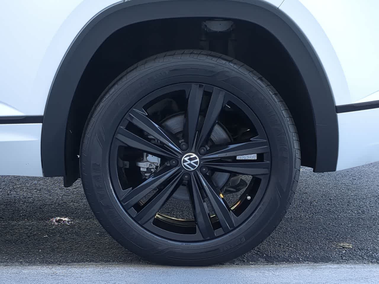 Thumbnail: 2023 Volkswagen Atlas - 13