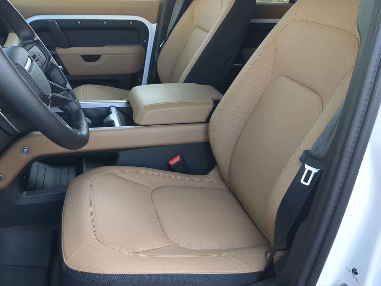 Thumbnail: 2025 Land Rover Defender - 17