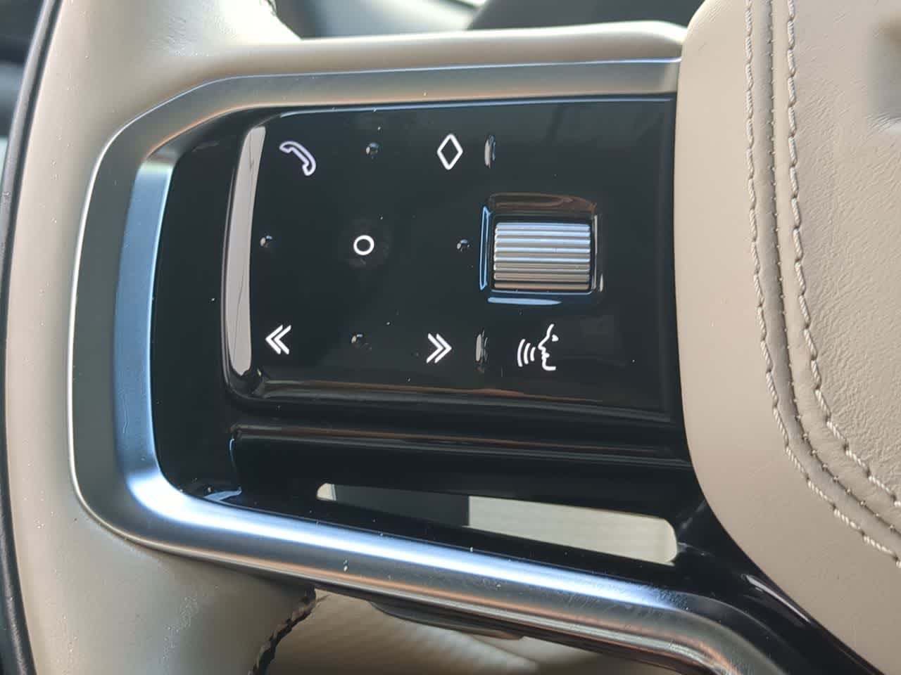 Thumbnail: 2021 Land Rover Range Rover Velar - 25