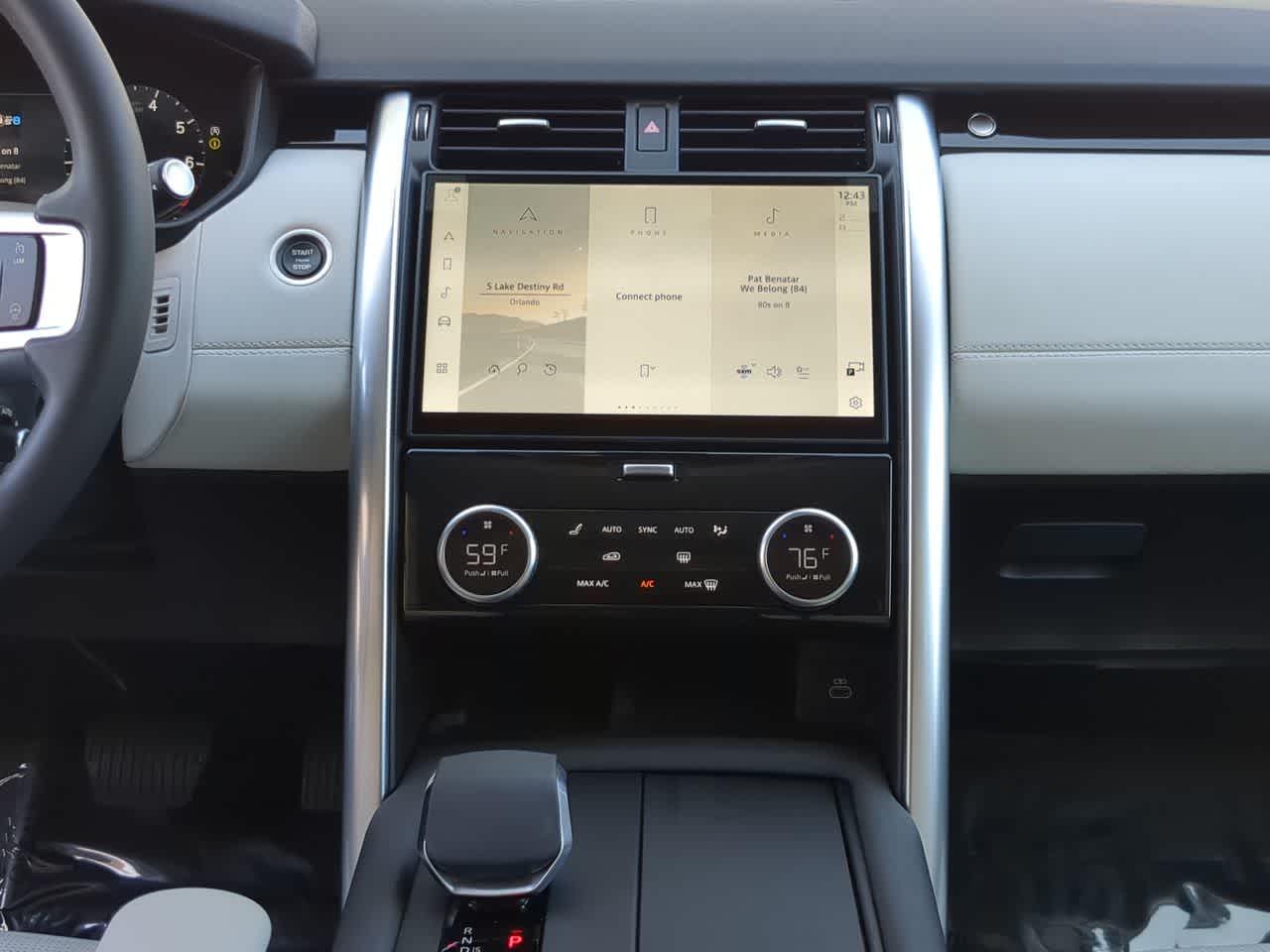 Thumbnail: 2025 Land Rover Discovery - 28