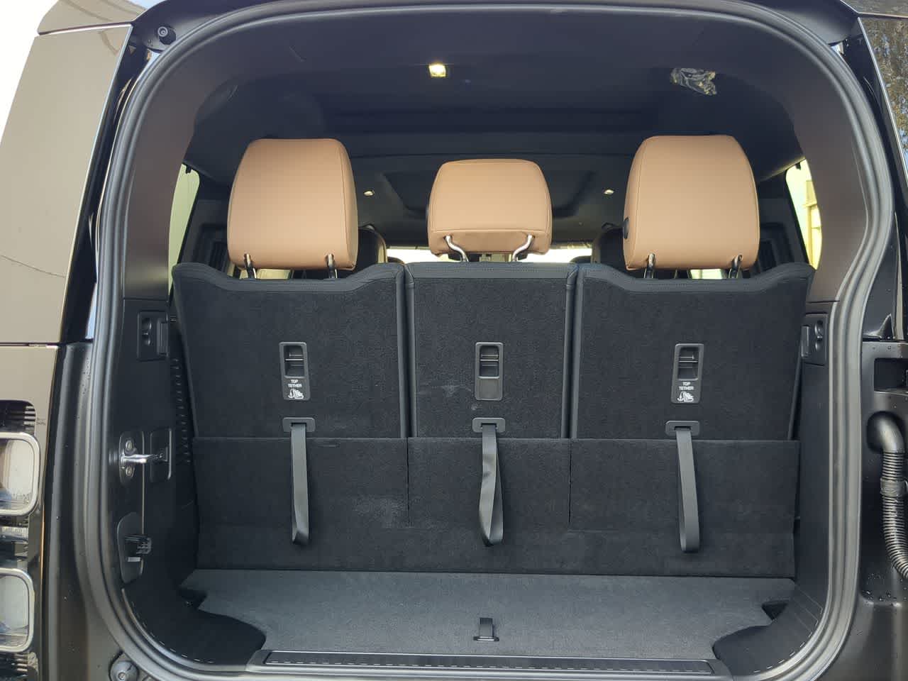 2025 Land Rover Defender 130 37