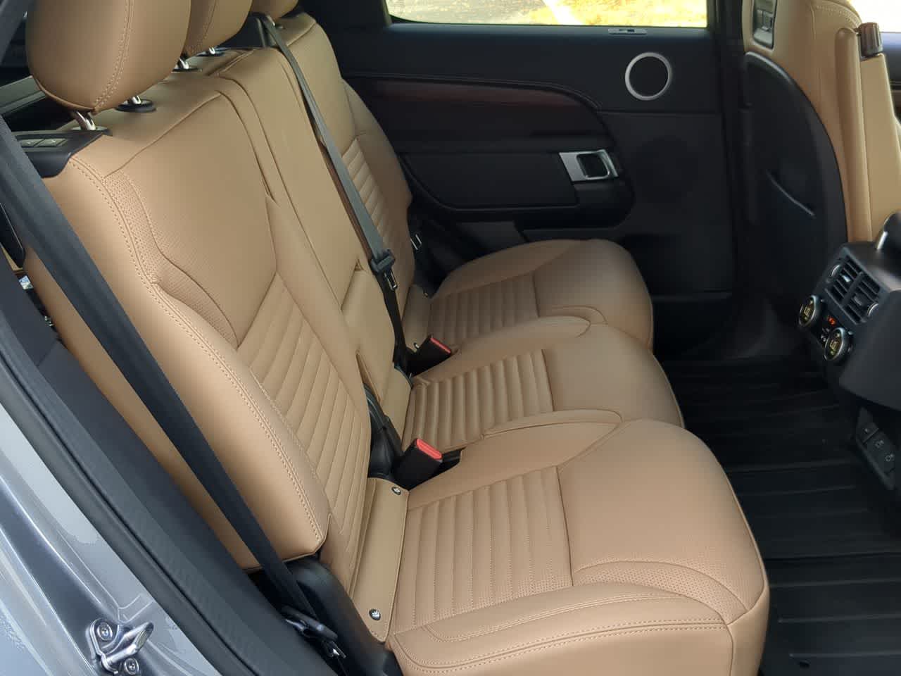 Thumbnail: 2025 Land Rover Discovery - 22