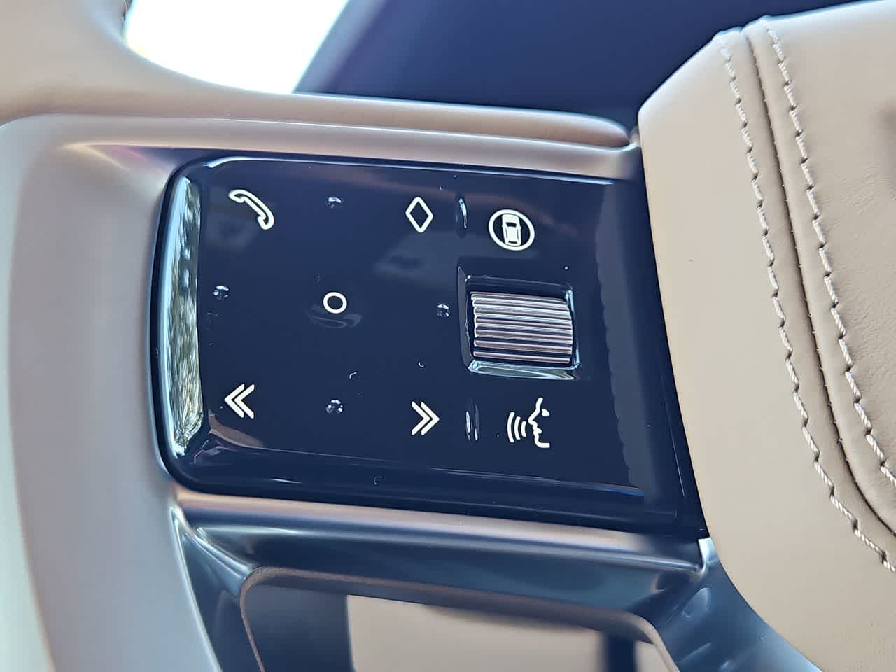 Thumbnail: 2025 Land Rover Range Rover - 26