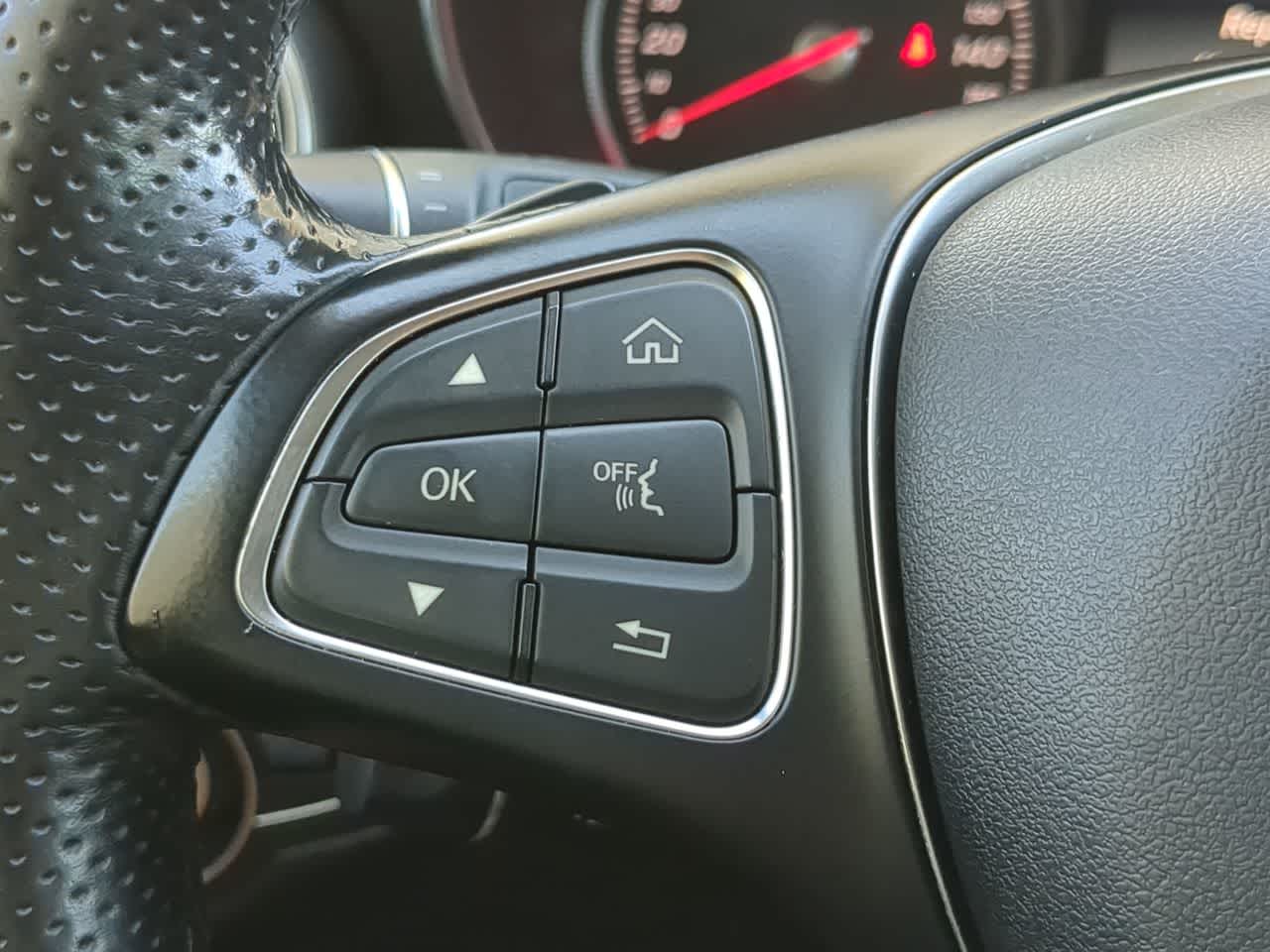 Thumbnail: 2015 Mercedes-Benz C-Class - 25