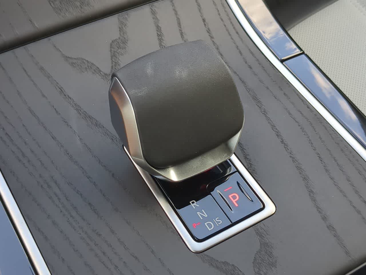 Thumbnail: 2026 Land Rover Range Rover Evoque - 35