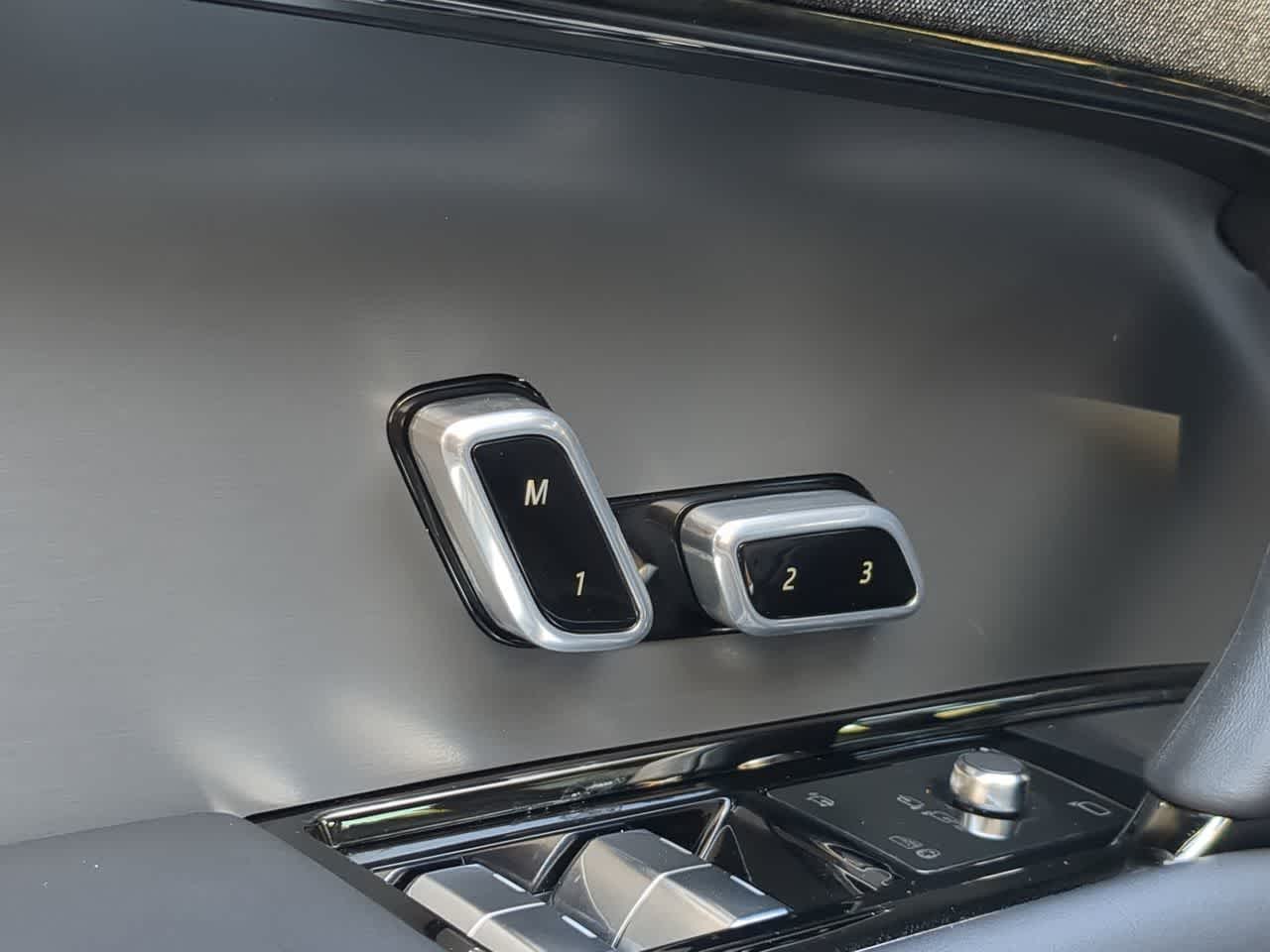 Thumbnail: 2025 Land Rover Range Rover Sport - 18