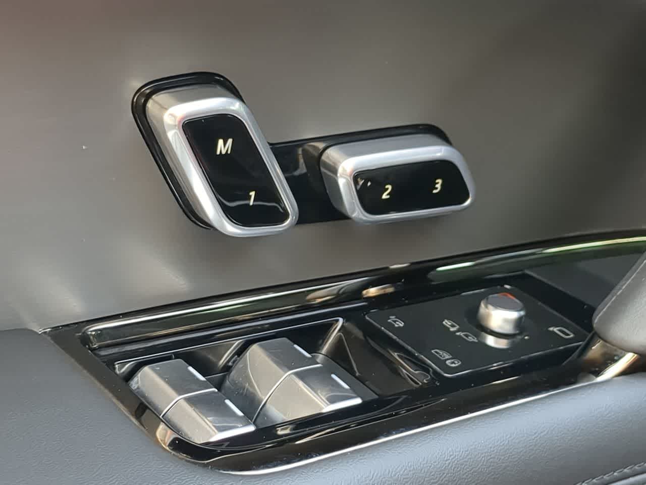 Thumbnail: 2025 Land Rover Range Rover Sport - 17