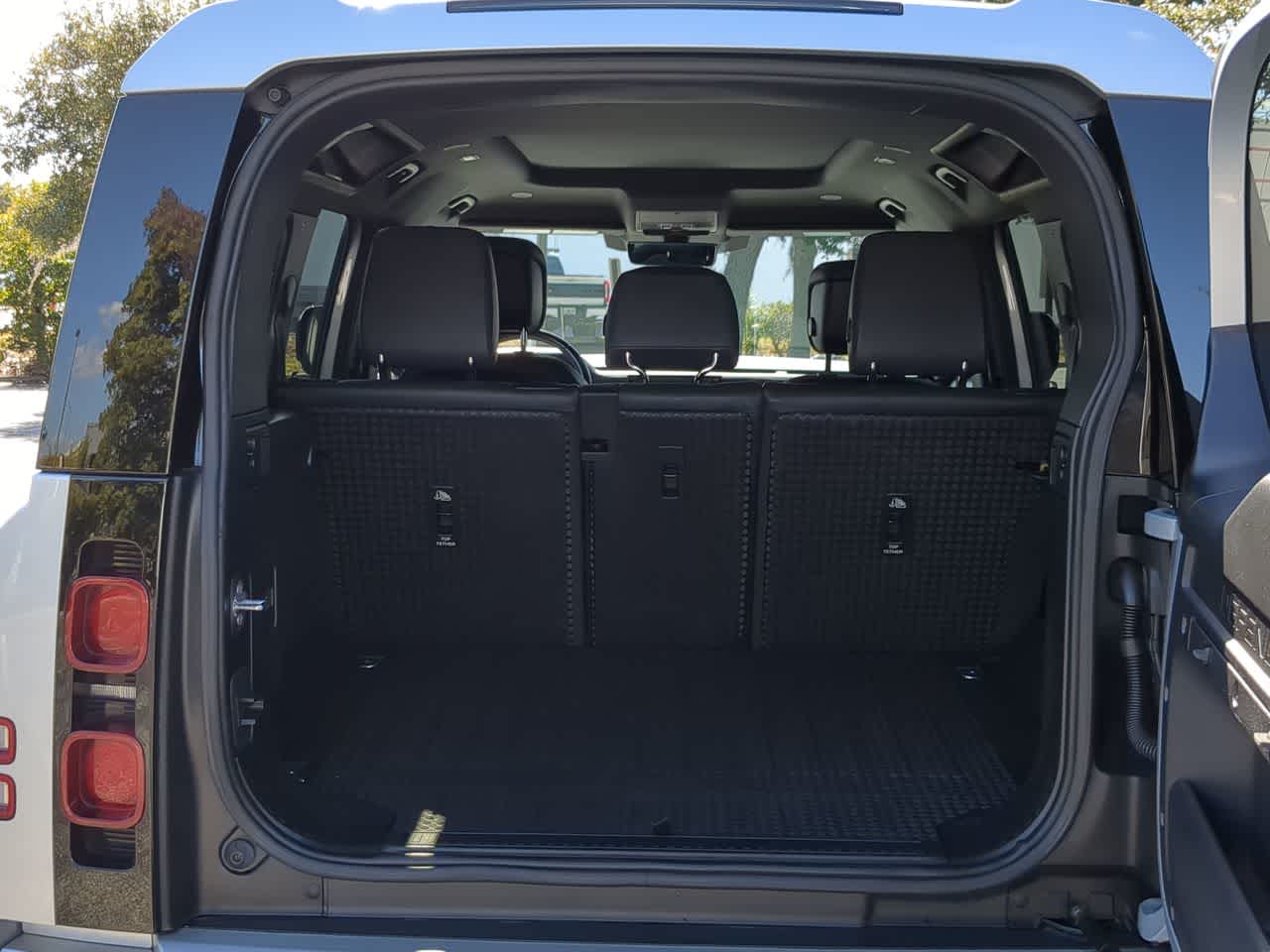 Thumbnail: 2022 Land Rover Defender - 37