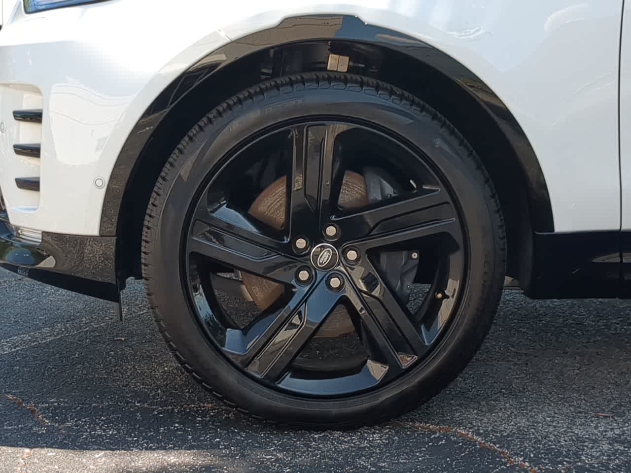 Thumbnail: 2025 Land Rover Discovery - 14