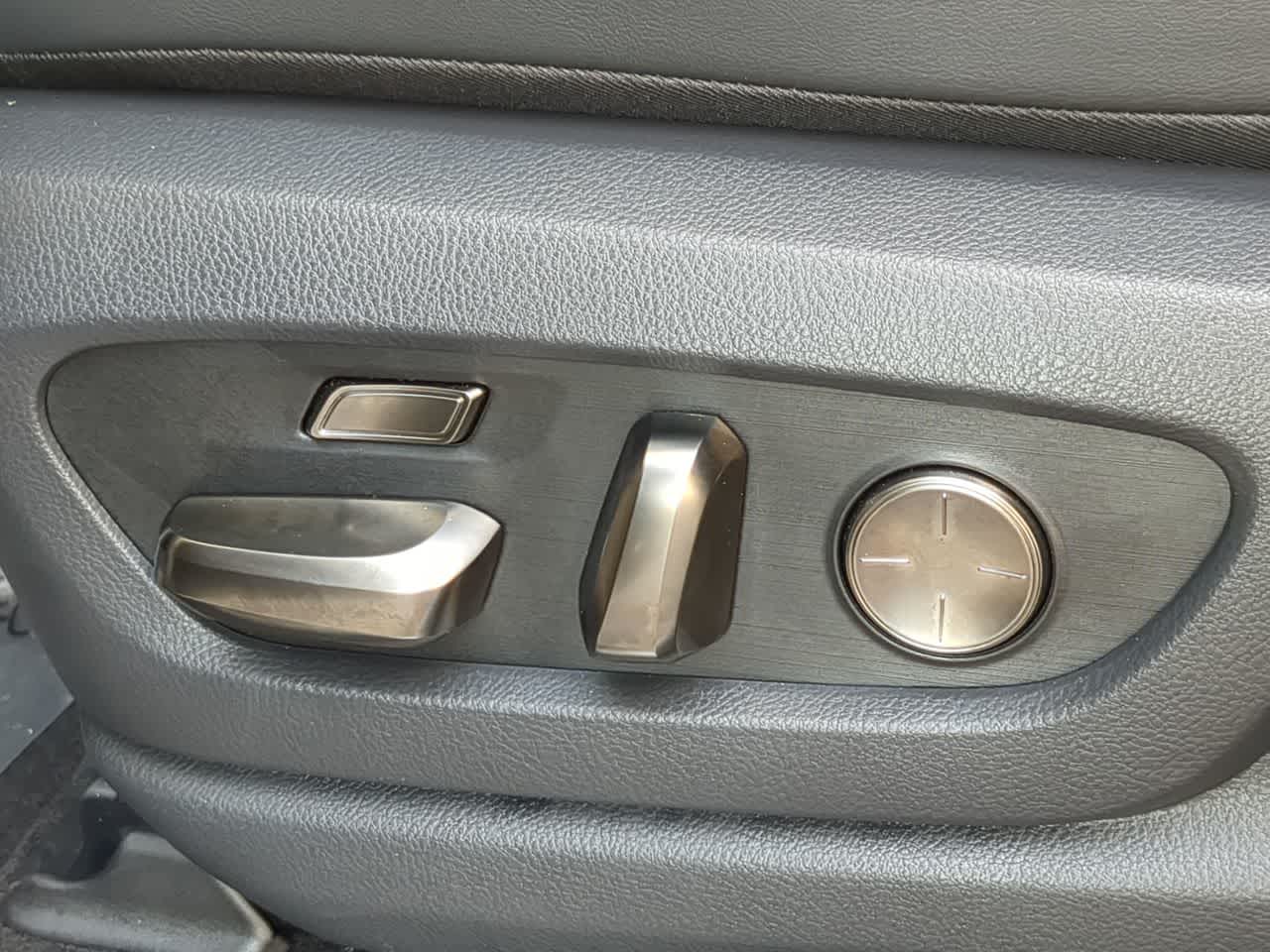 Thumbnail: 2025 Lexus LX - 18